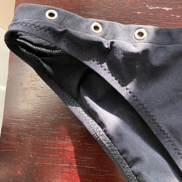 SHAN BLACK BIKINI SET WITH GROMMETS - Picture 10 of 16